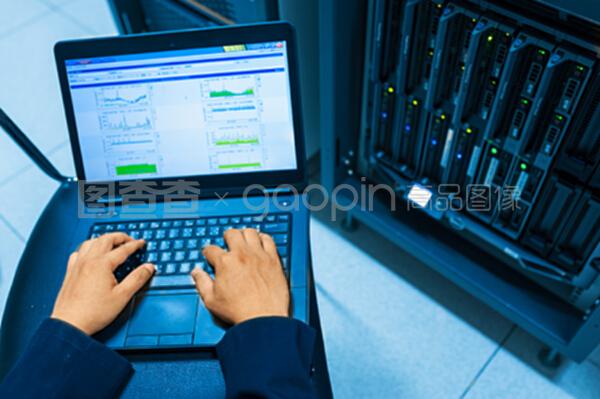 數據中心機房中的服務器固定與網絡系統技術服務